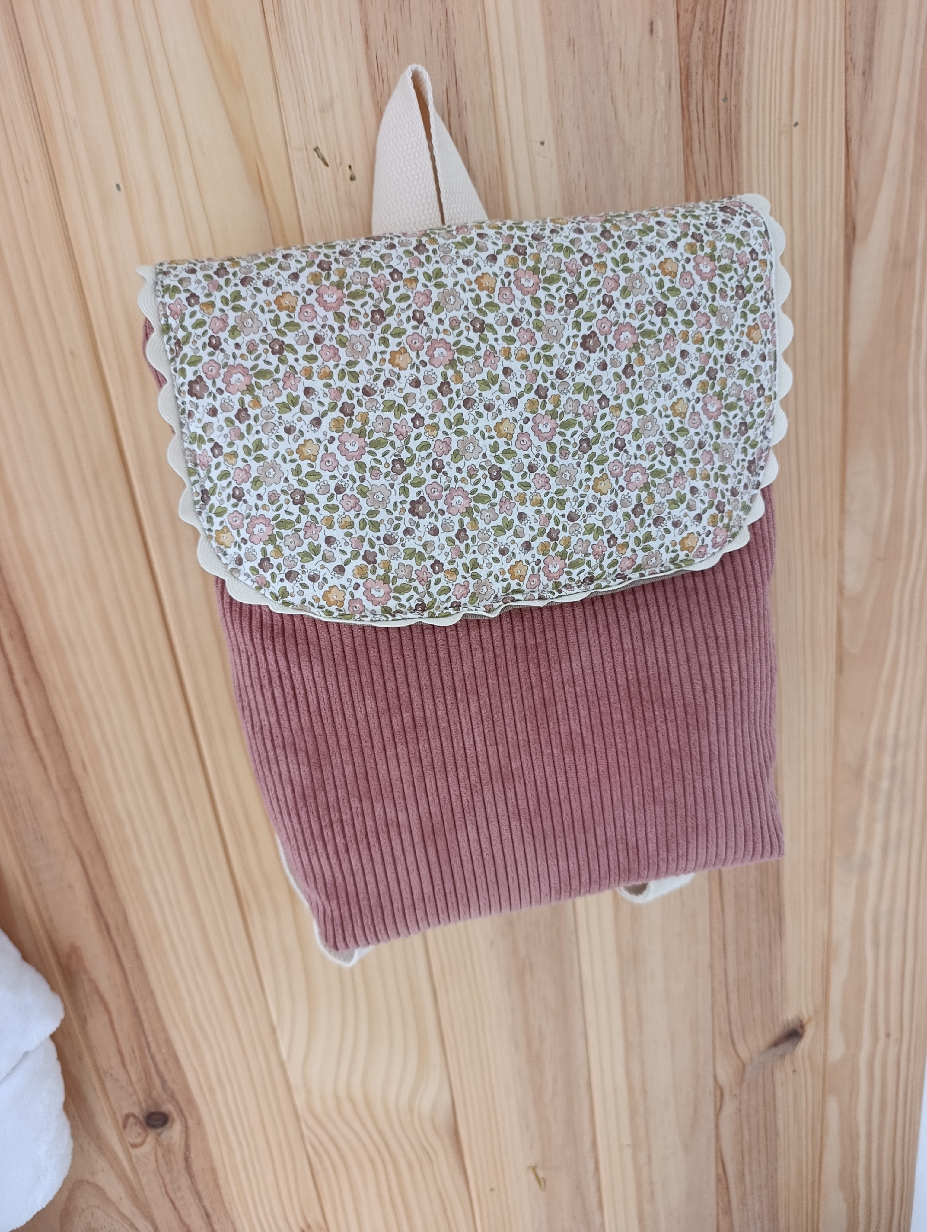 Mochila infantil con solapa