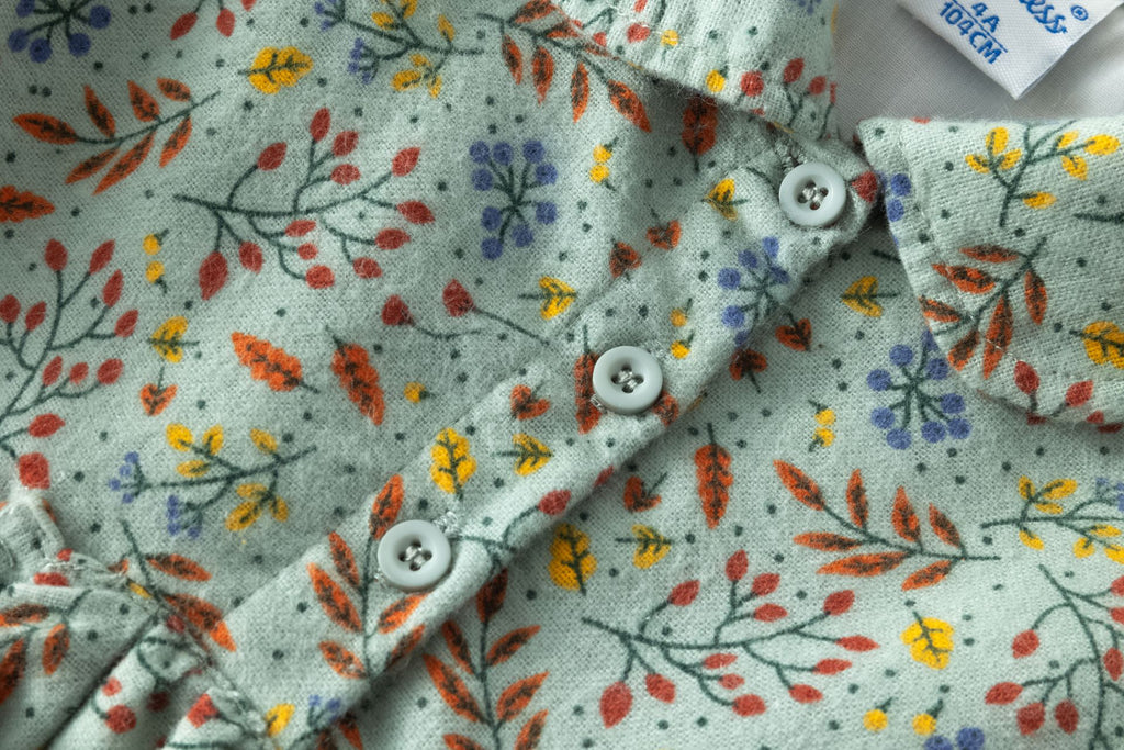 Vestido infantil floral con cuello camisero