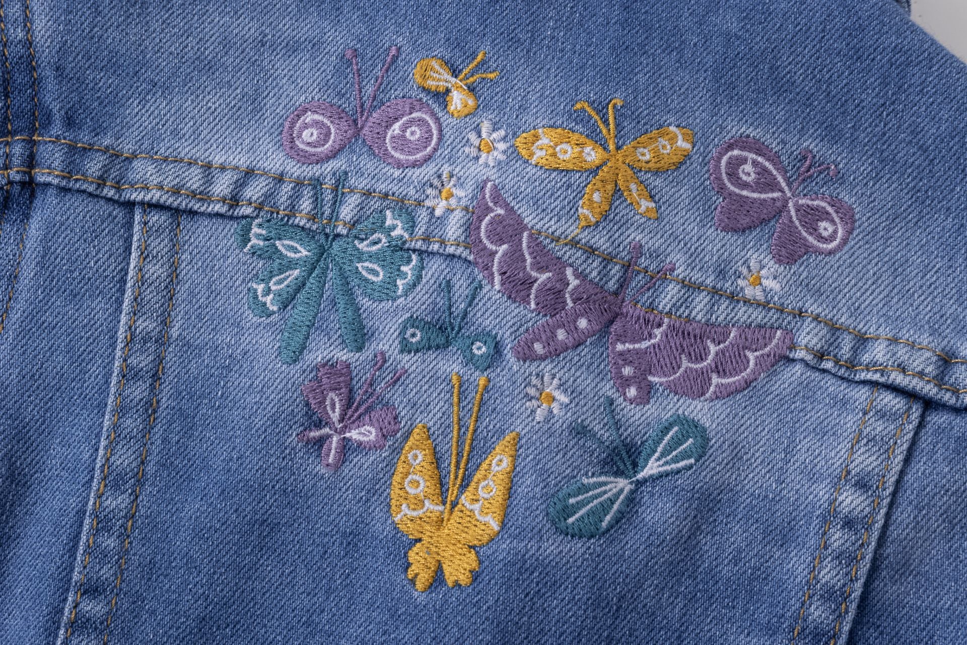 Chaqueta vaquera mariposas