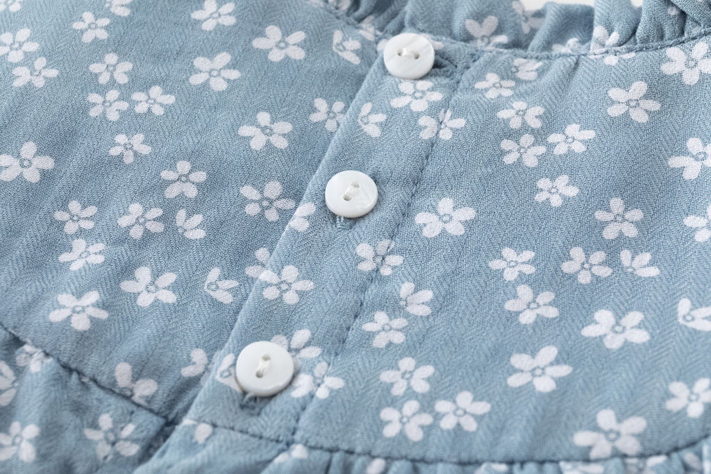 Vestido infantil floral con volantes