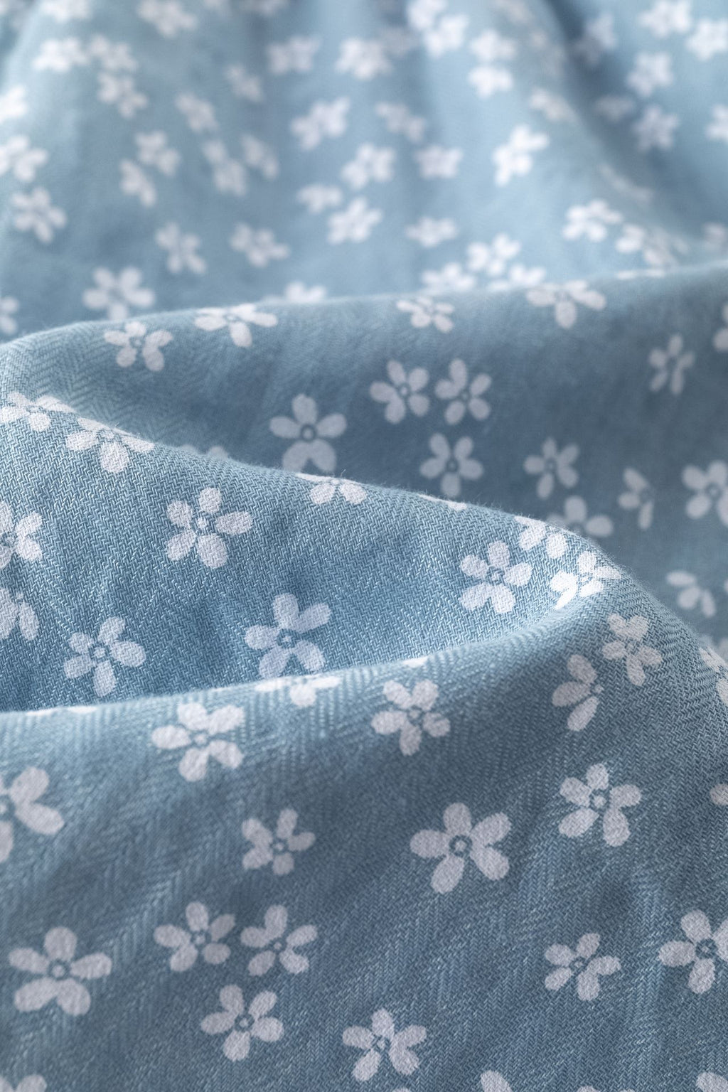 Vestido infantil floral con volantes