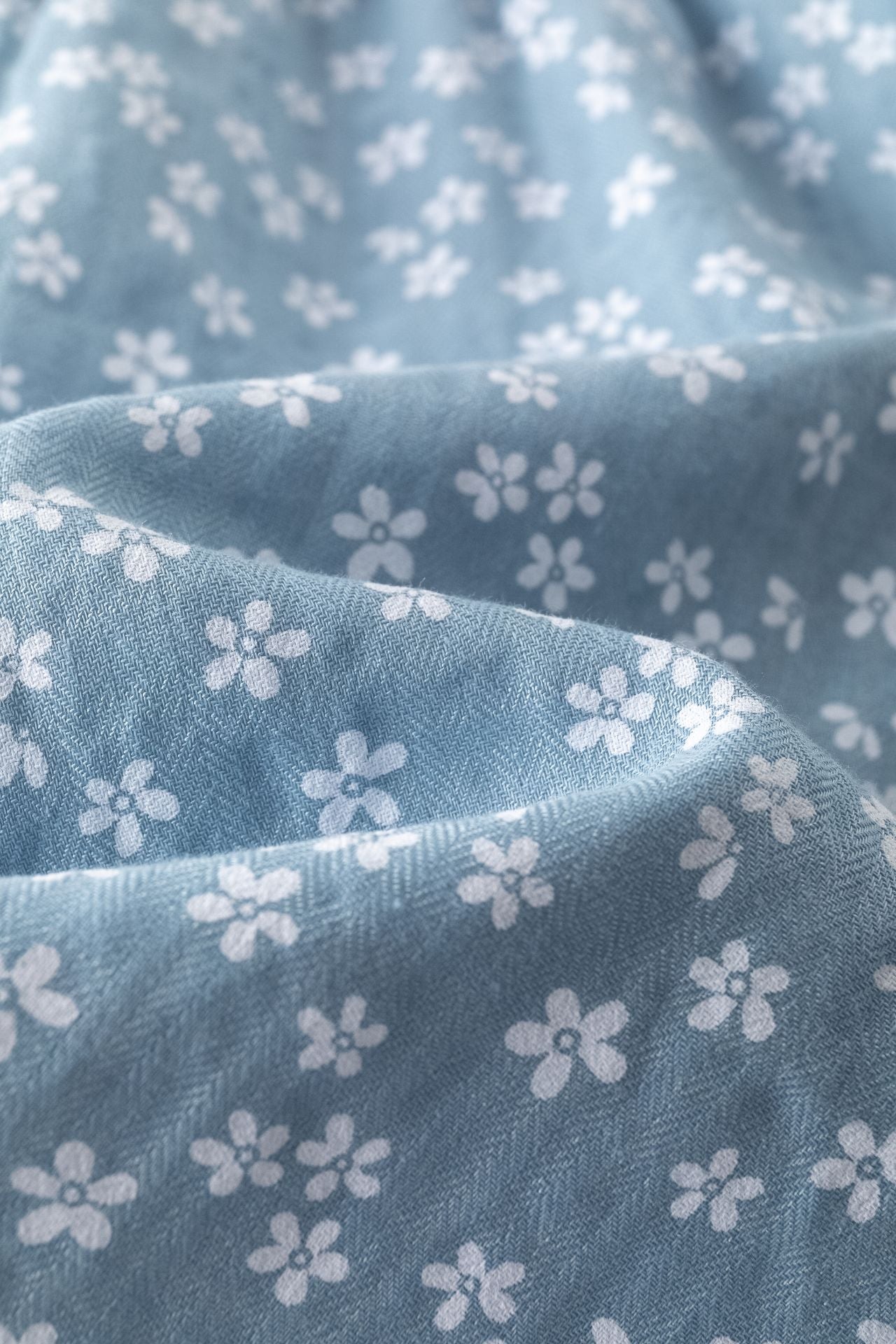 Vestido infantil floral con volantes