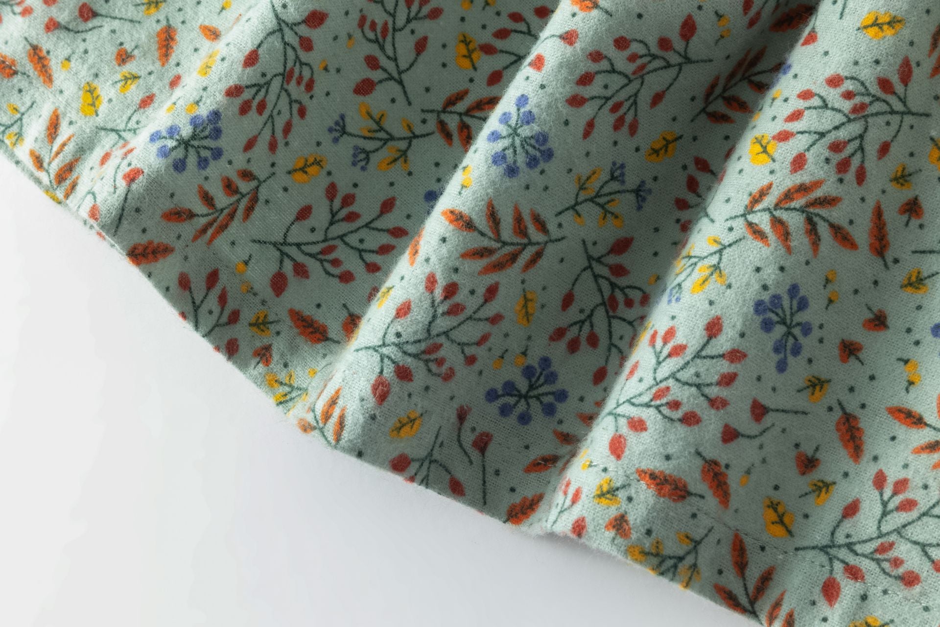 Vestido infantil floral con cuello camisero