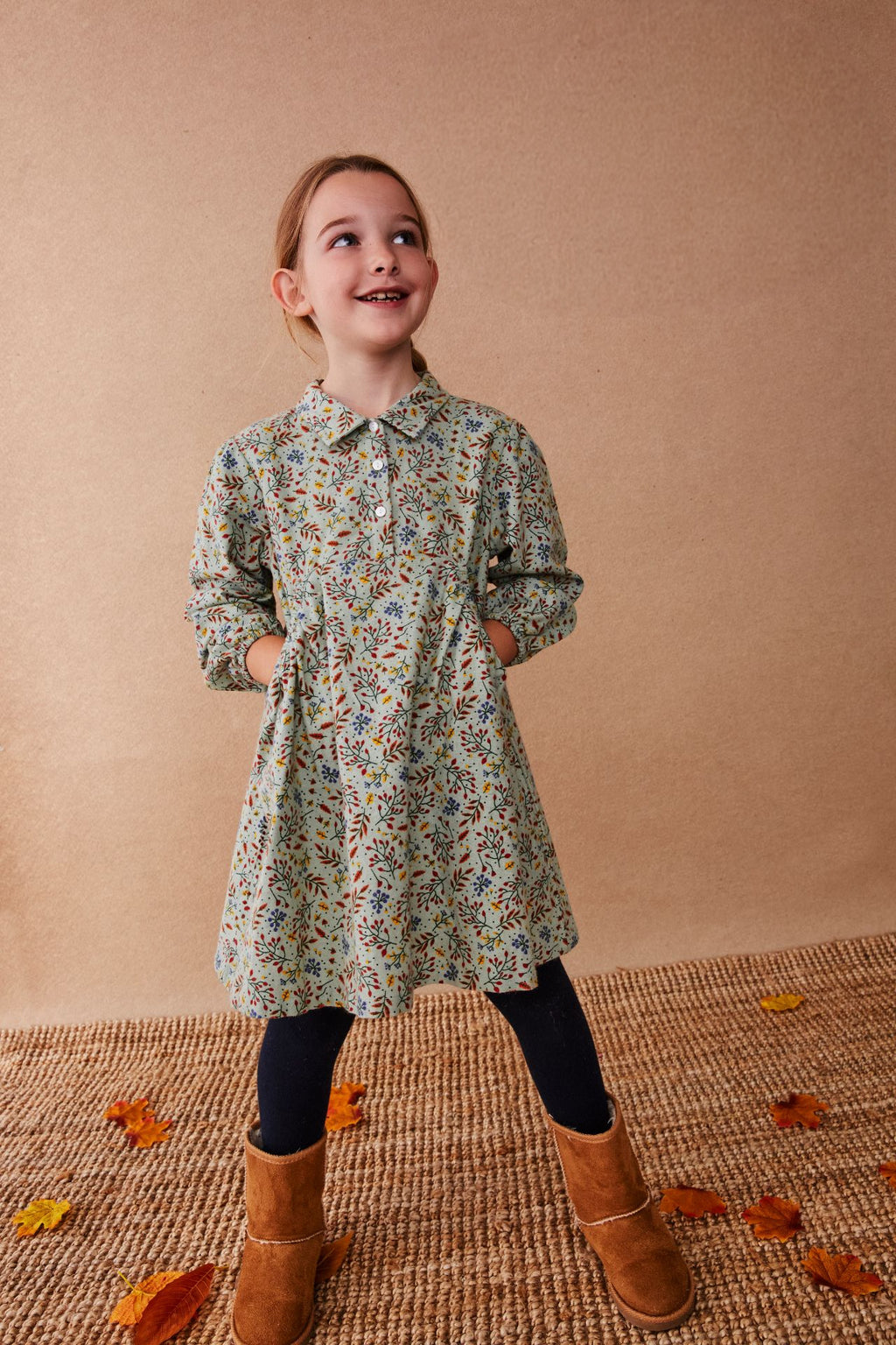Vestido infantil floral con cuello camisero