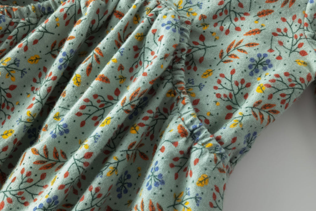 Vestido infantil floral con cuello camisero